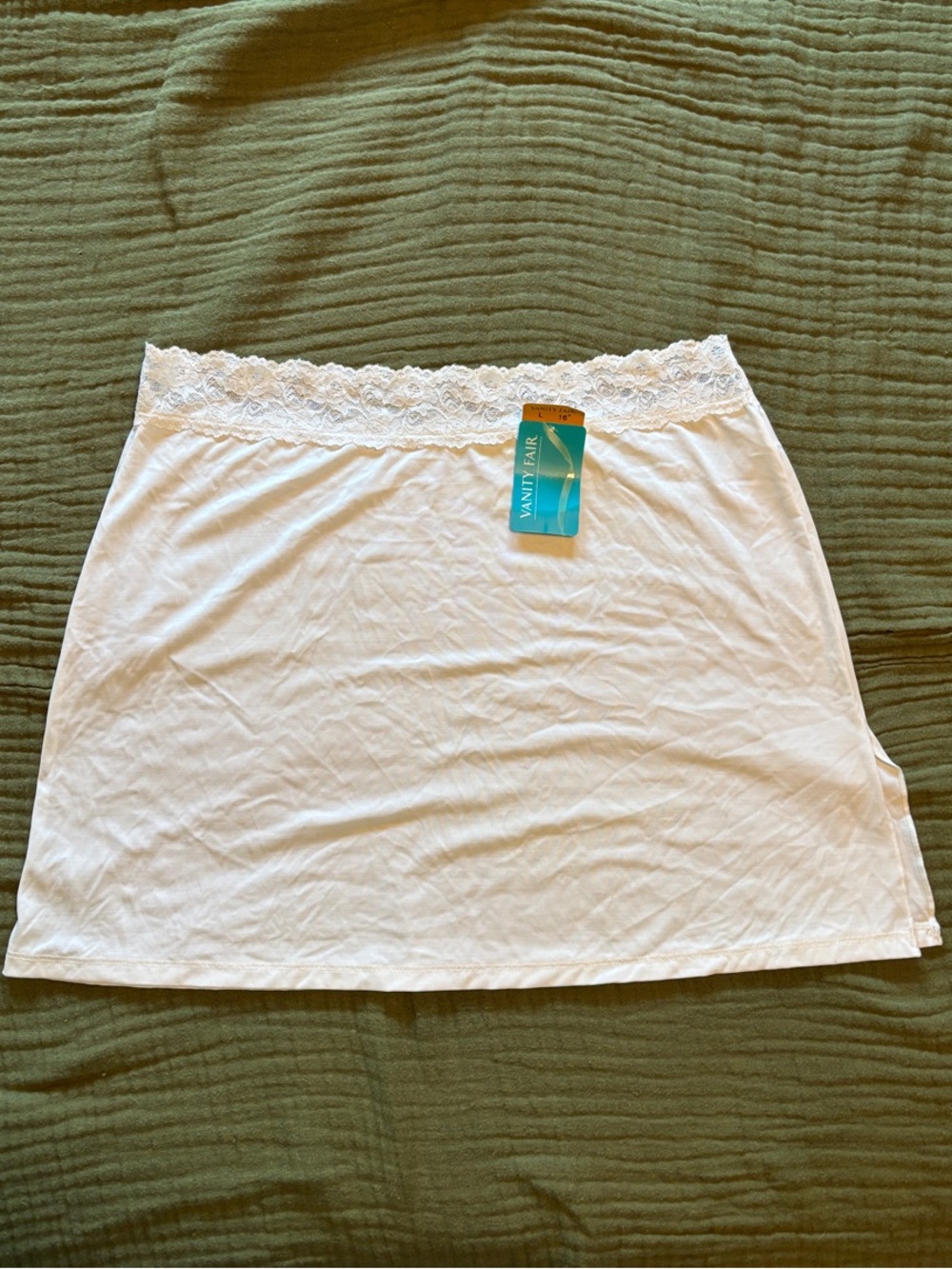 Vanity Fair White Lace-Trim Half Slip 16”